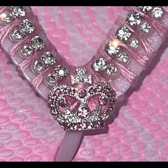 Pink Princess Flip Flops SZ 5/6, Crystal Trimmings, Crown Rhinestone Buttons - Picture 3 of 15